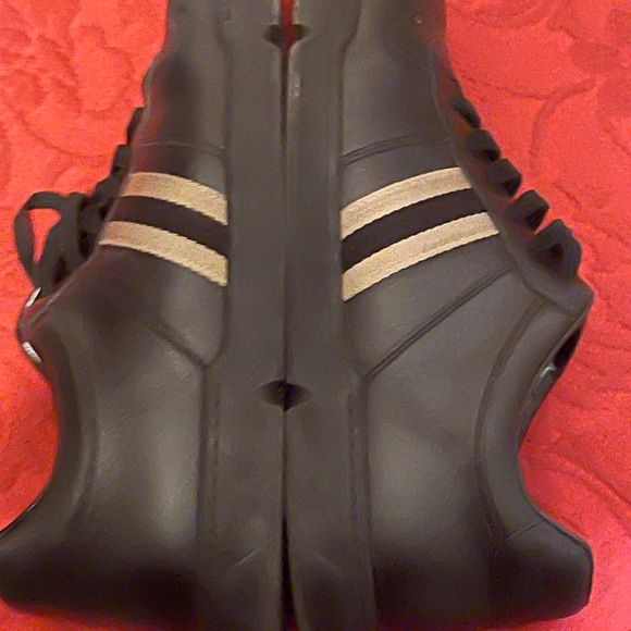 Classic GUCCI BLACK & GOLD Sneakers - Picture 10 of 15